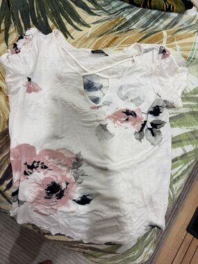 Dynamite White Floral Crisscross Short Sleeve Top